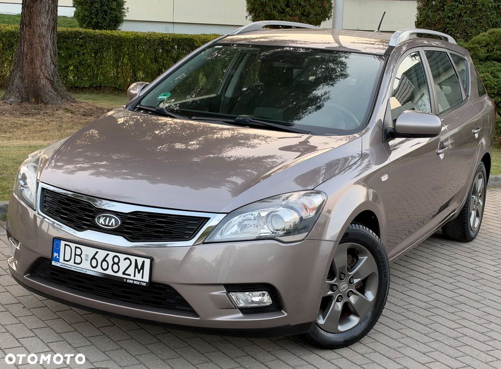 Kia Ceed 1.4 CVVT Dream-Team Edition - 2
