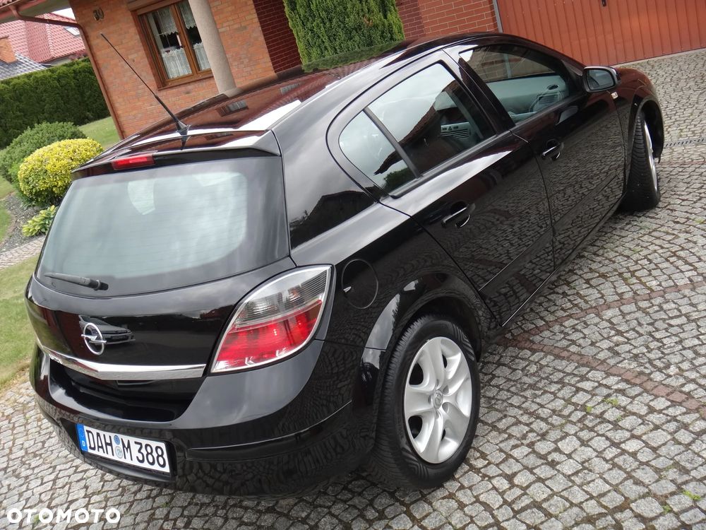 Opel Astra 1.6 Innovation - 22
