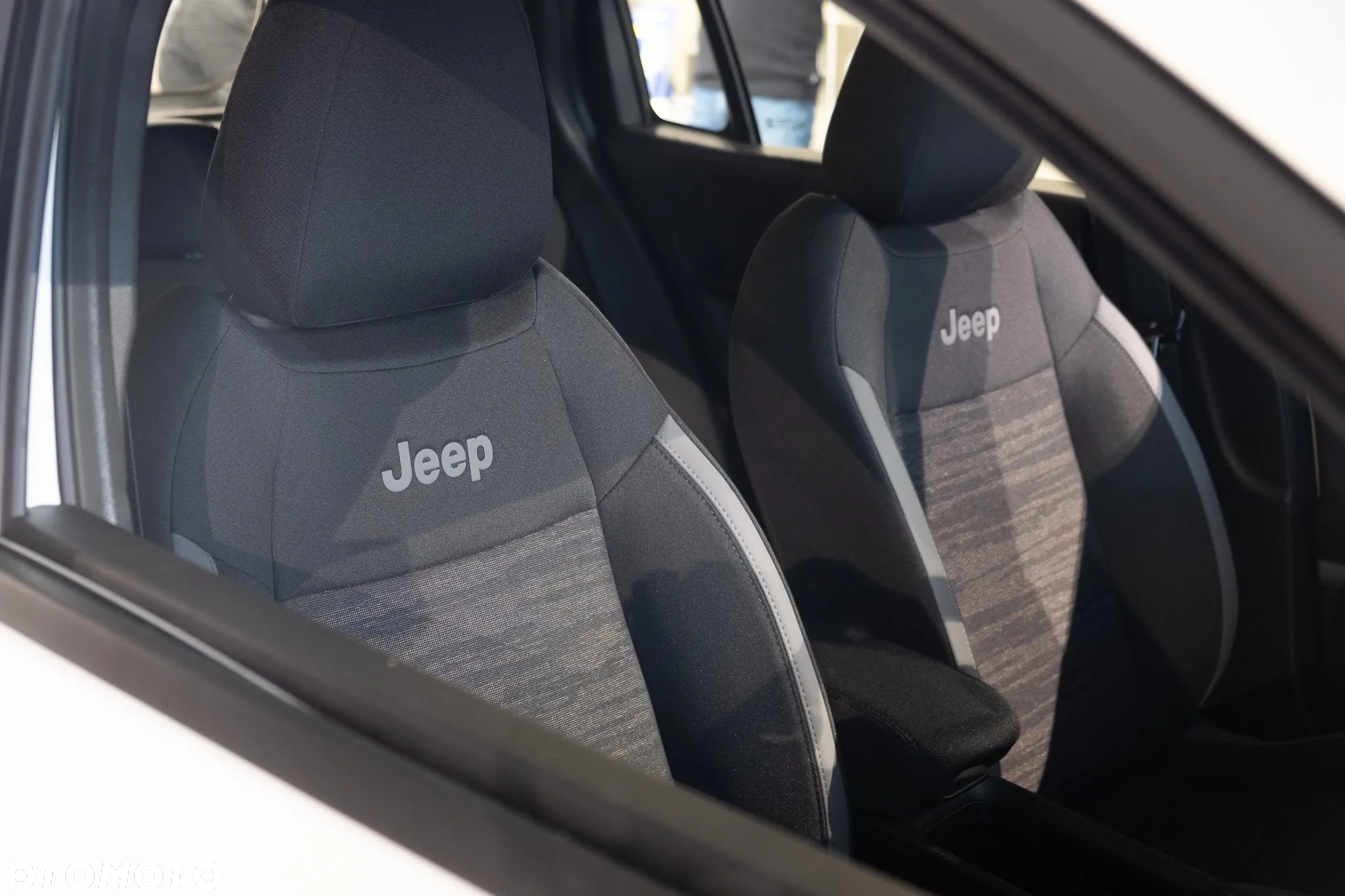 Jeep Avenger 1.2 T3 mHEV Longitude FWD eDCT6 - 8