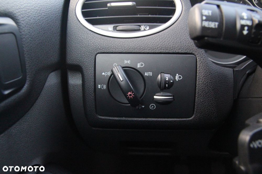 Ford Focus 2.0 TDCi DPF Titanium - 27