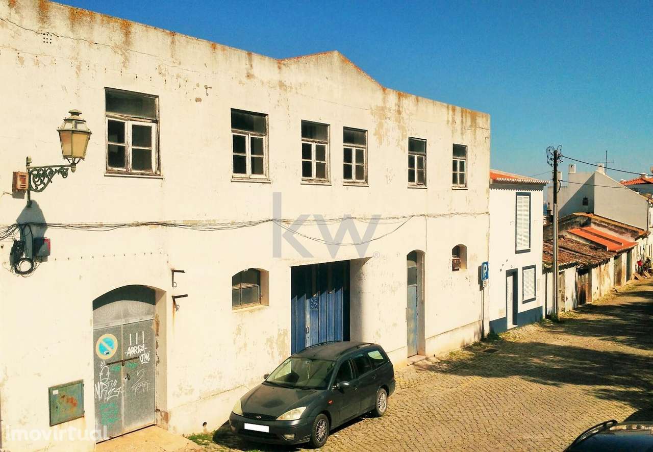 Prédio antigo e bem estruturado para remodelar em vários Apartamentos. - Grande imagem: 2/31