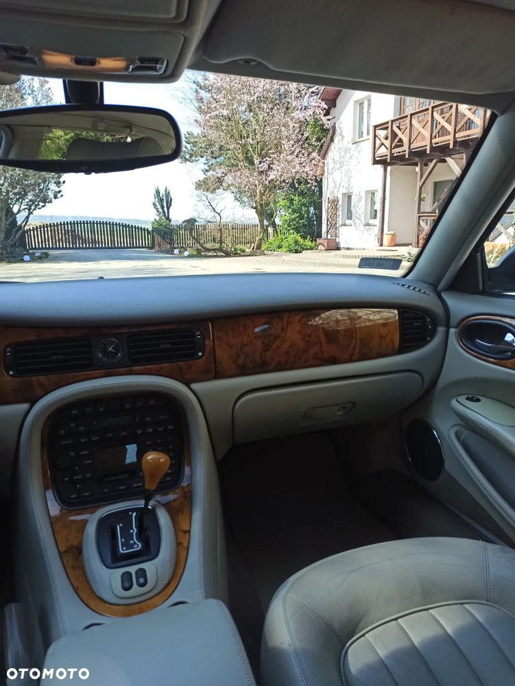 Jaguar XJ ver-3-2-executive - 7