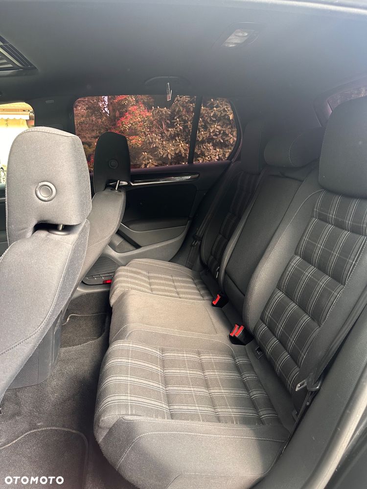 Volkswagen Golf - 16
