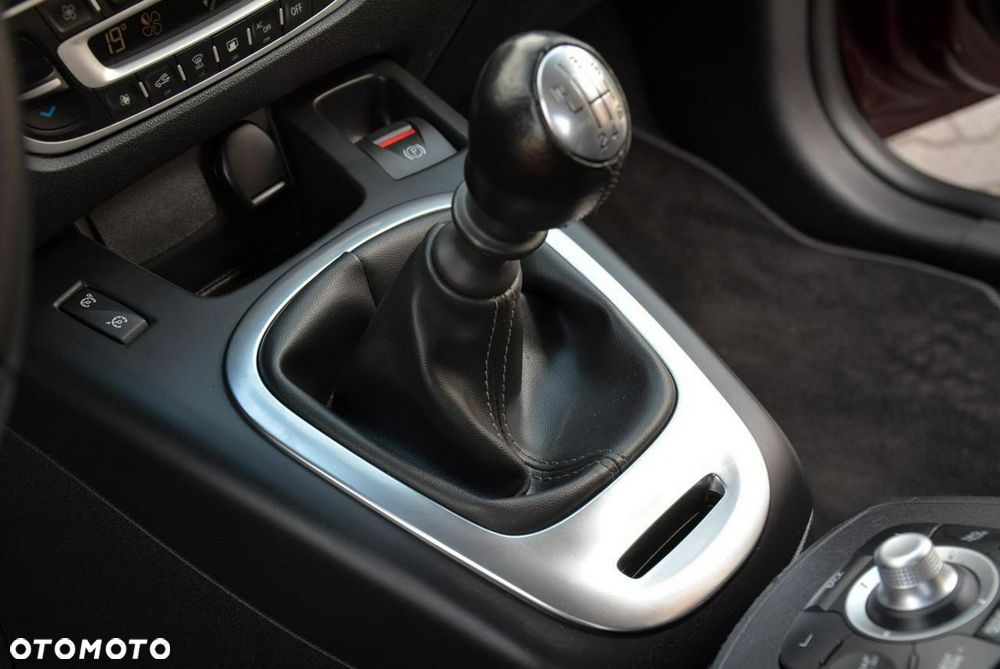 Renault Scenic ENERGY TCe 130 BOSE EDITION - 27