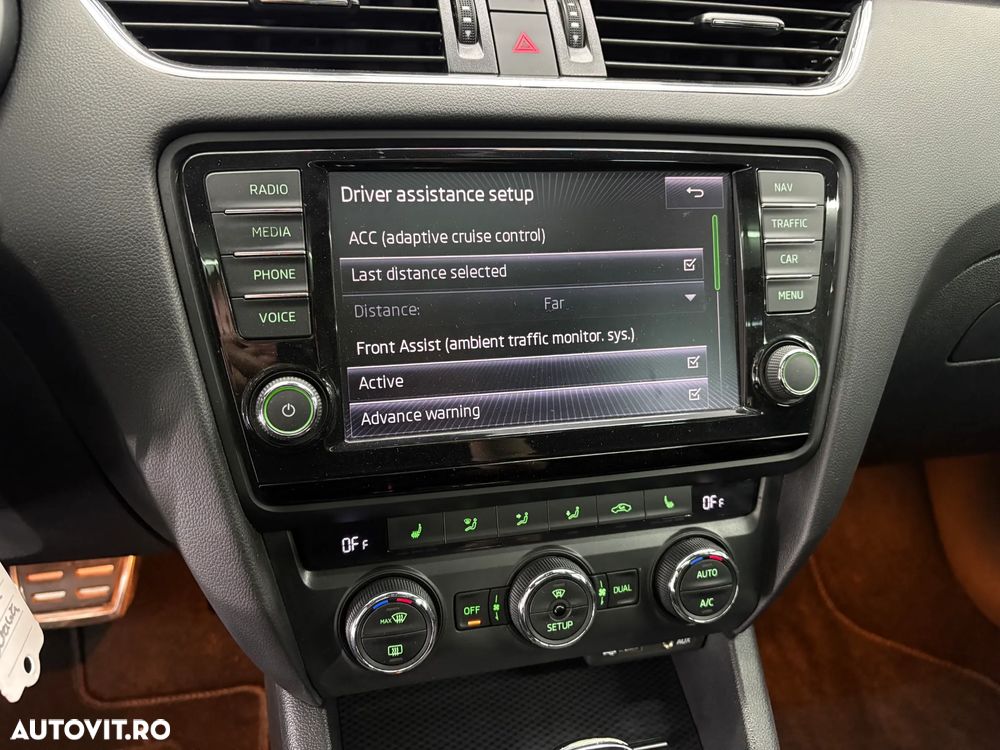 Skoda Octavia 2.0 TDI DSG RS - 24