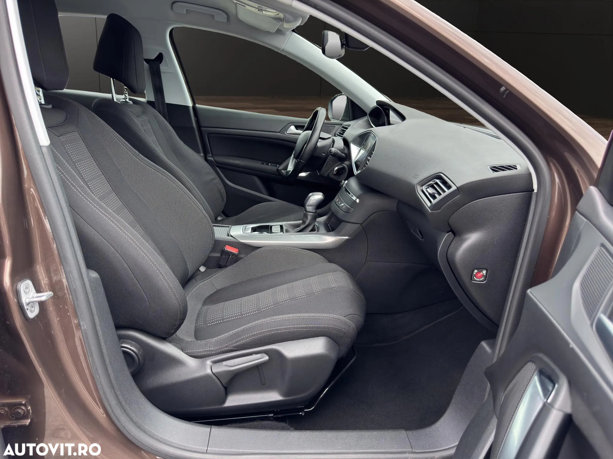 Peugeot 308 1.2 L PureTech Turbo Allure Aut. - 12