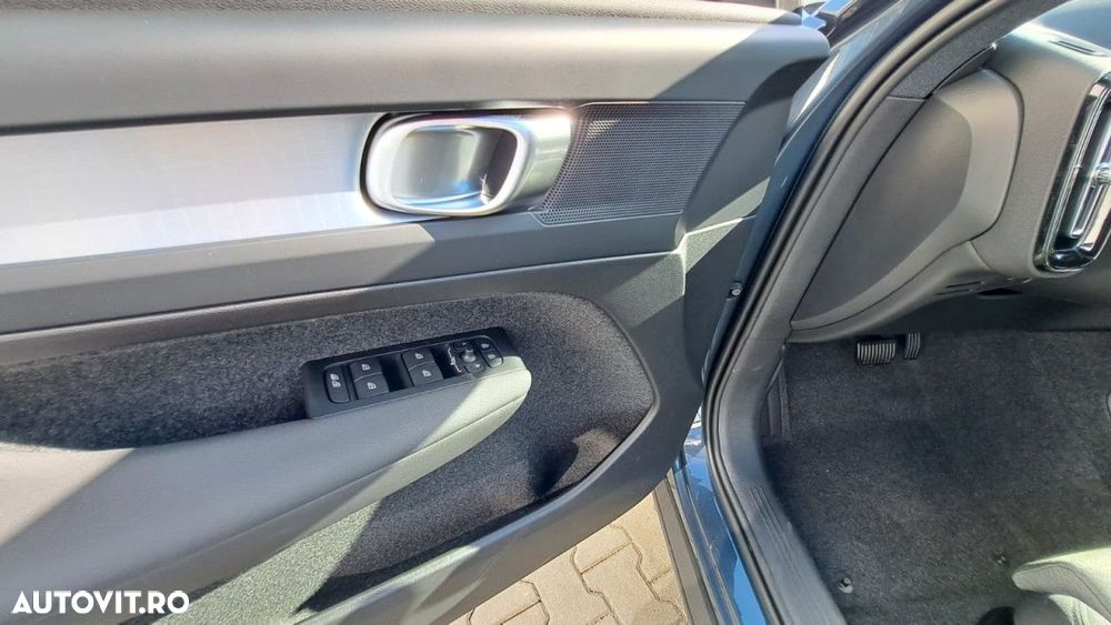Volvo XC 40 B3 AT FWD MHEV Core - 16