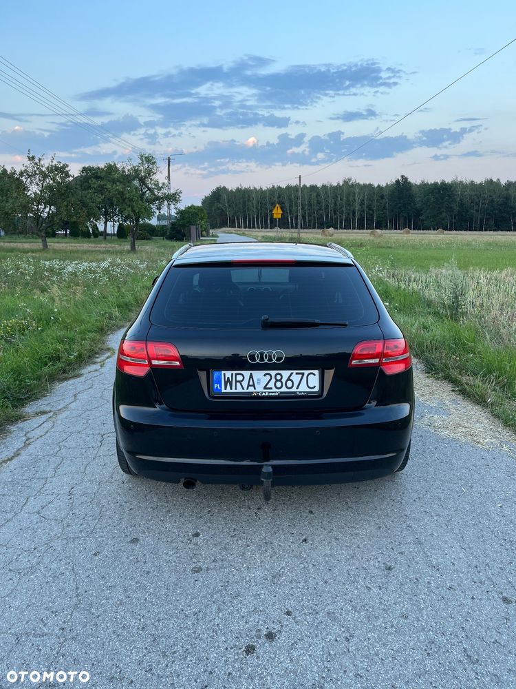 Audi A3 Sportback 1.6 TDI DPF S line Sportpaket - 4