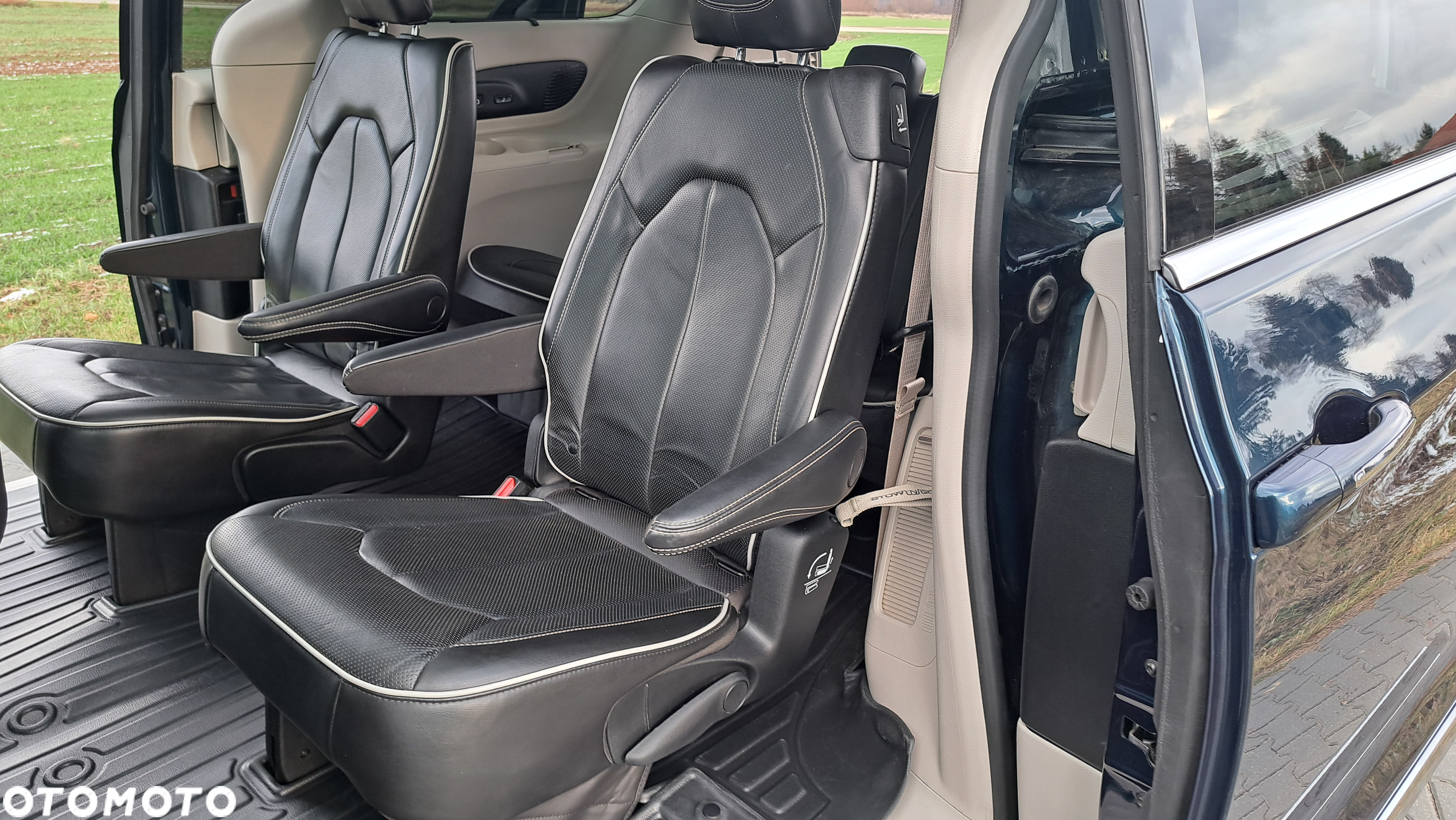 Chrysler Pacifica - 32
