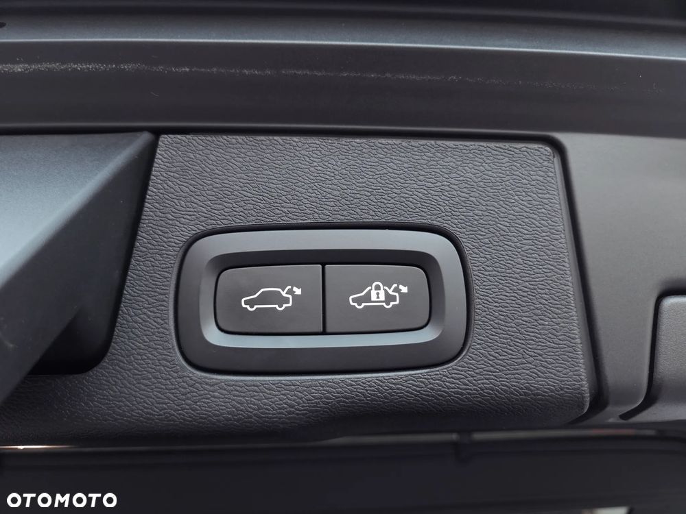 Volvo XC 60 B4 D AWD Plus Dark - 37