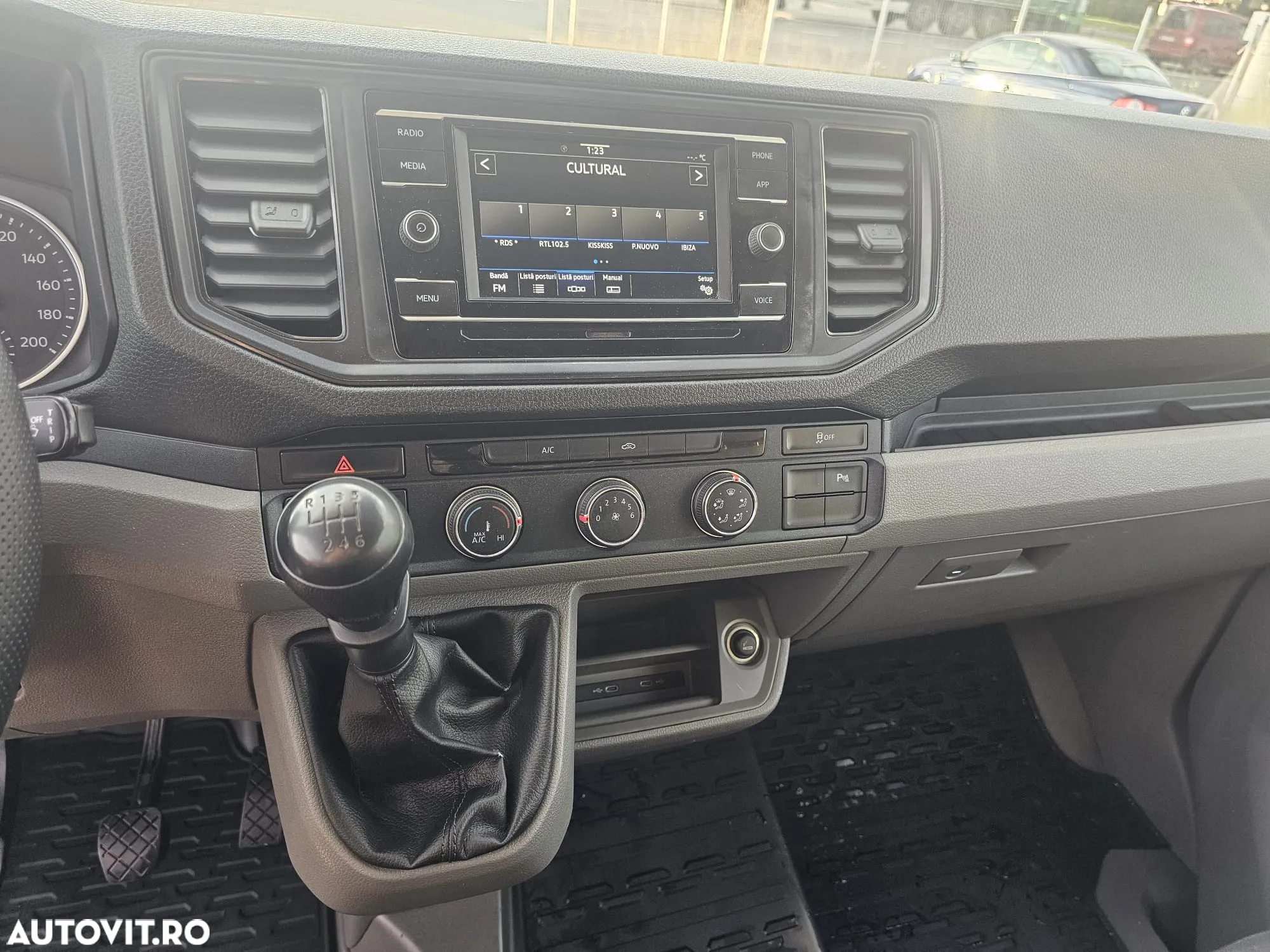 Volkswagen Crafter TDI  An 2021  Climă 172.784 km - 10