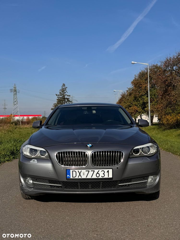 BMW 5 Series 2011 photo 2