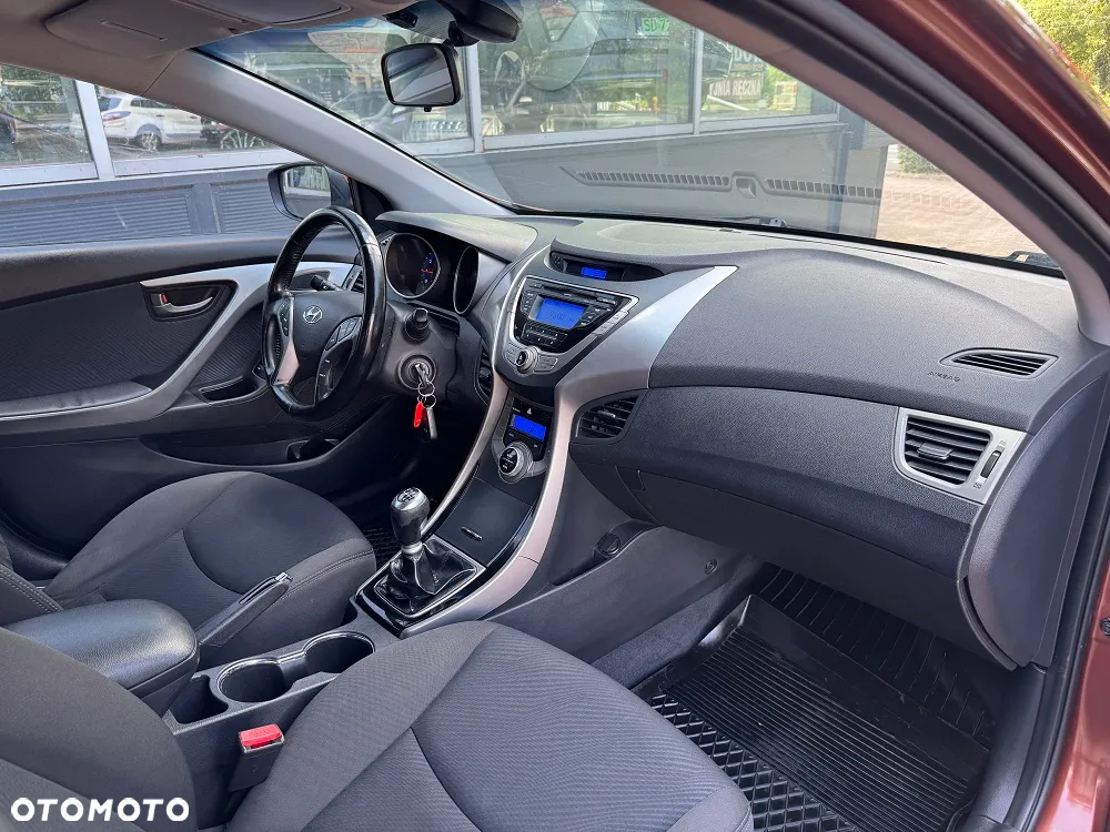 Hyundai Elantra 1.6 Comfort - 17