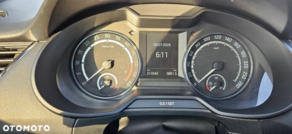 Skoda Octavia 2.0 TDI DSG RS - 7