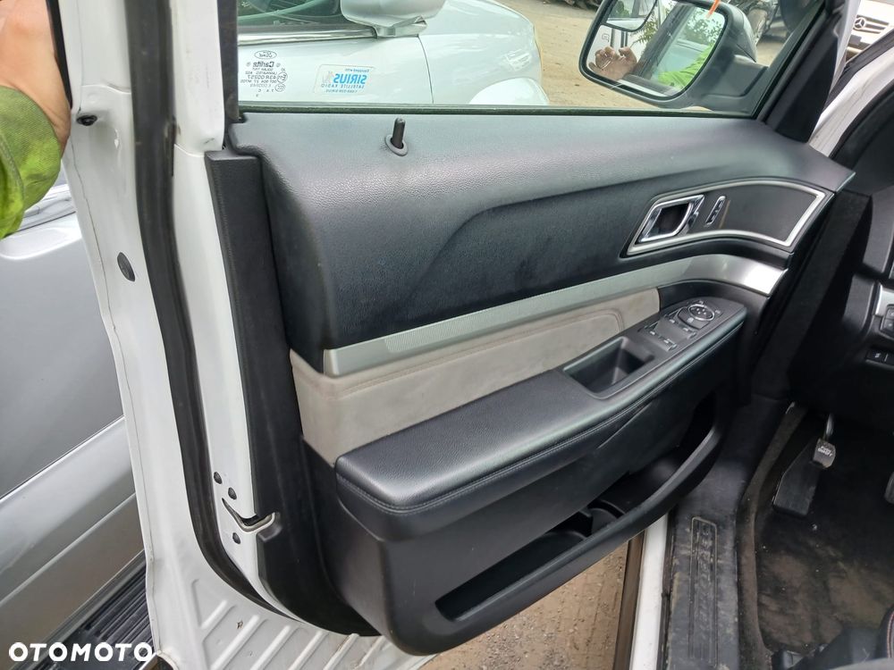 Ford Explorer - 15