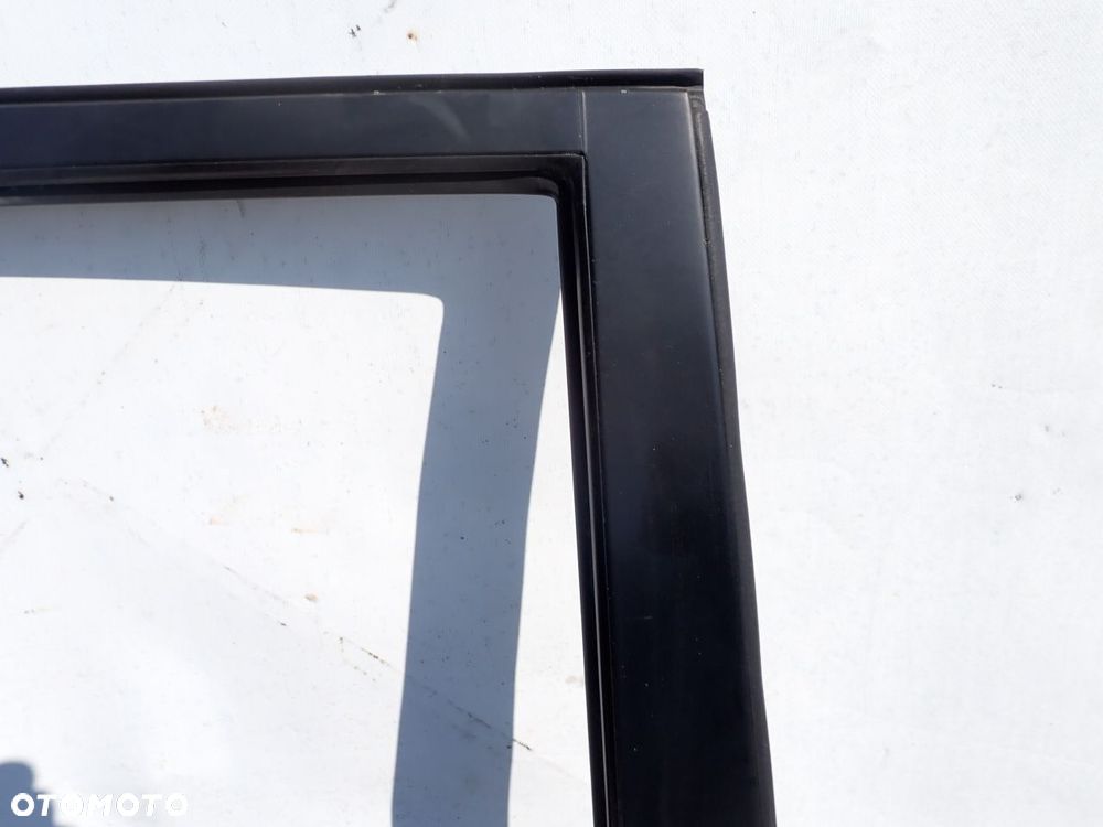 DRZWI PRAWY TYŁ KIA SPORTAGE 2.0 II LIFT KOL: 1K - 2