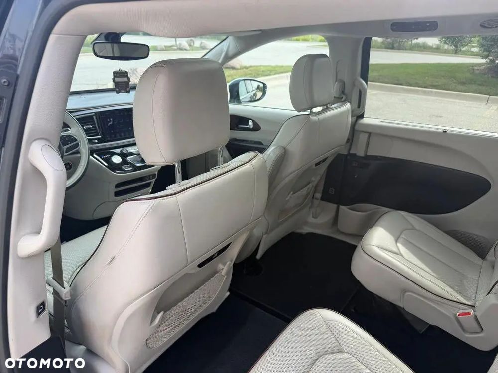 Chrysler Pacifica - 22