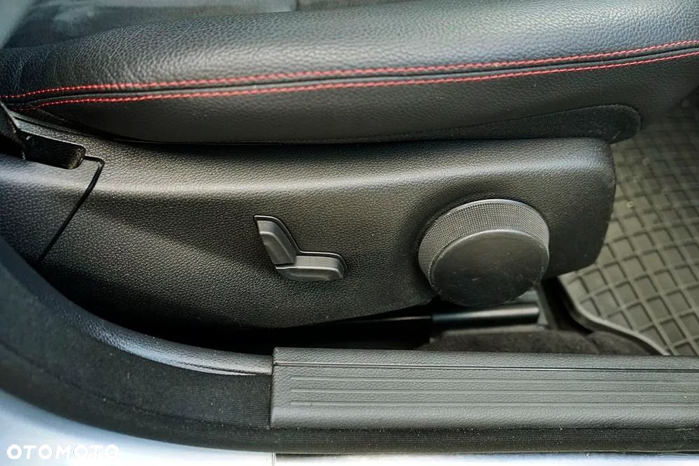 Mercedes-Benz Klasa C 200 CDI BlueEff Avantgarde - 23