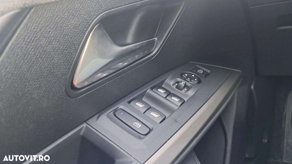 Peugeot 3008 1.2L 136 e-DCS6 MHEV Allure - 23