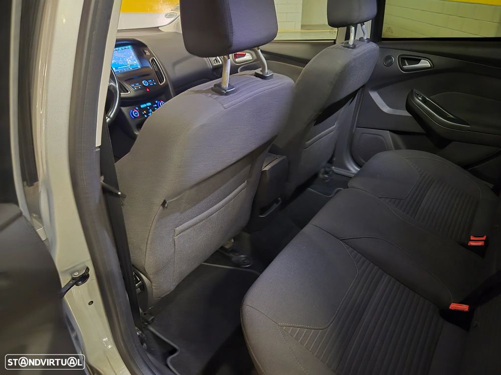 Ford Focus 1.0 SCTi Titanium - 25