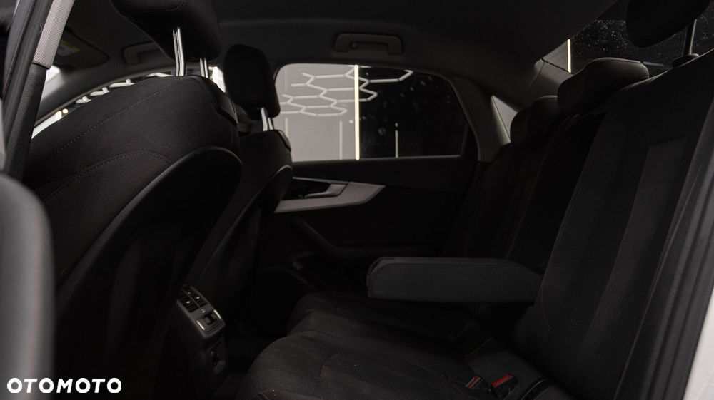 Audi A4 Limousine 35 TFSI mHEV S tronic - 16