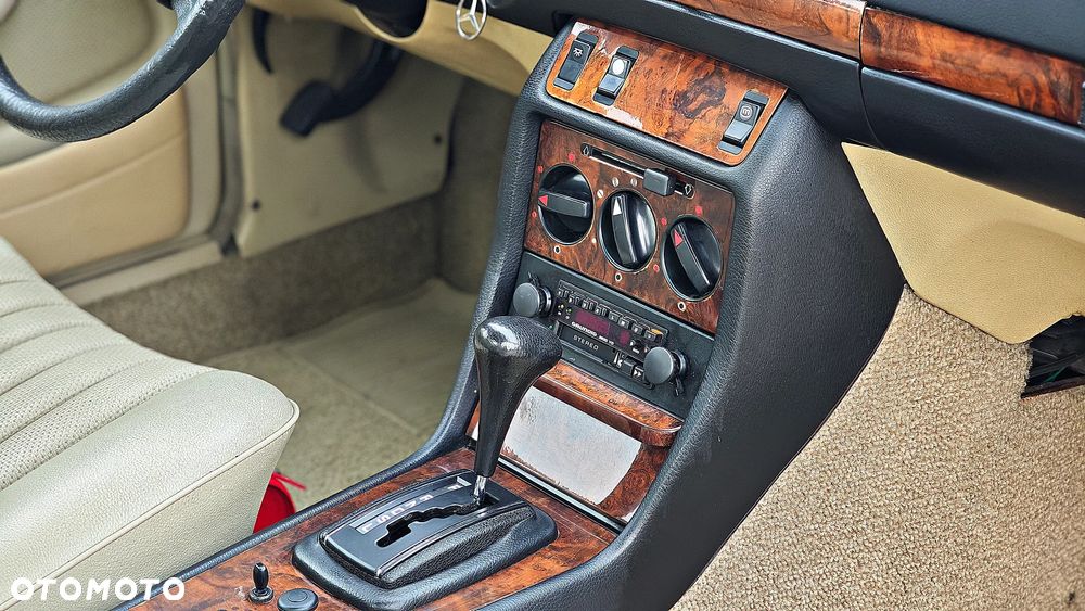 Mercedes-Benz W123 - 23