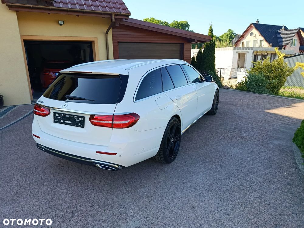 Mercedes-Benz Klasa E 220 d 9G-TRONIC - 27