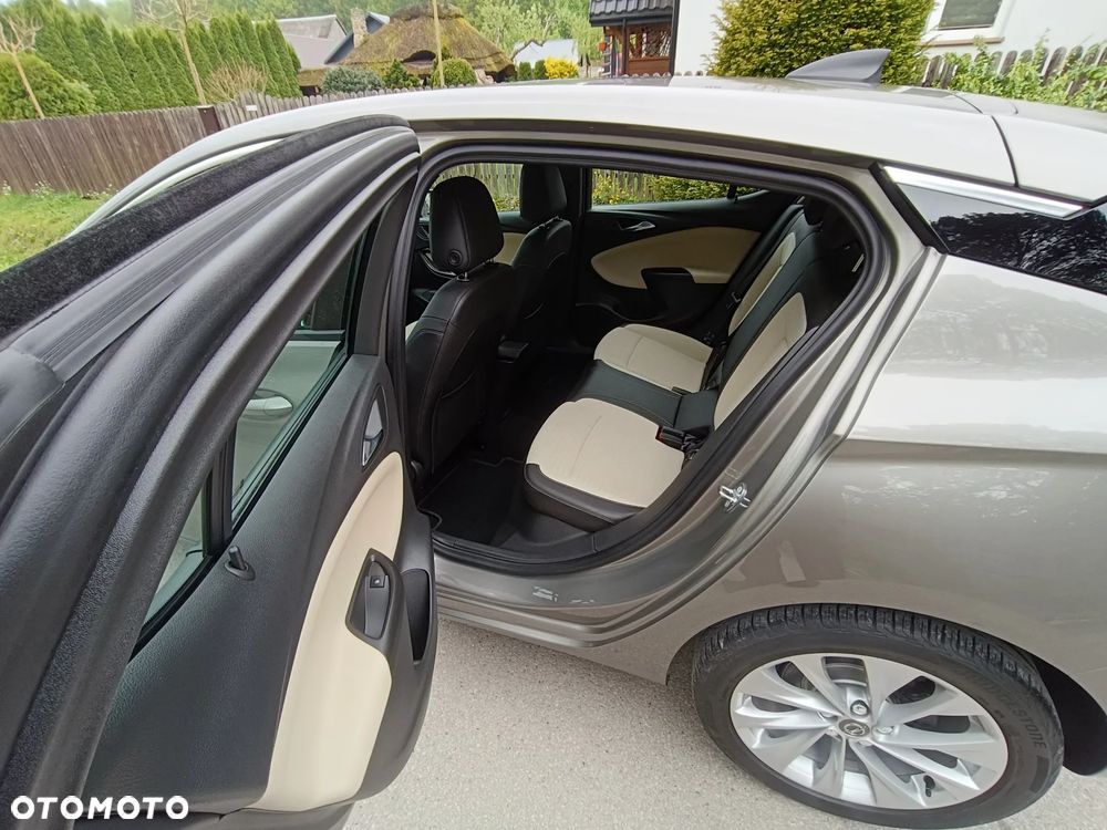 Opel Astra 1.4 Turbo Business - 34