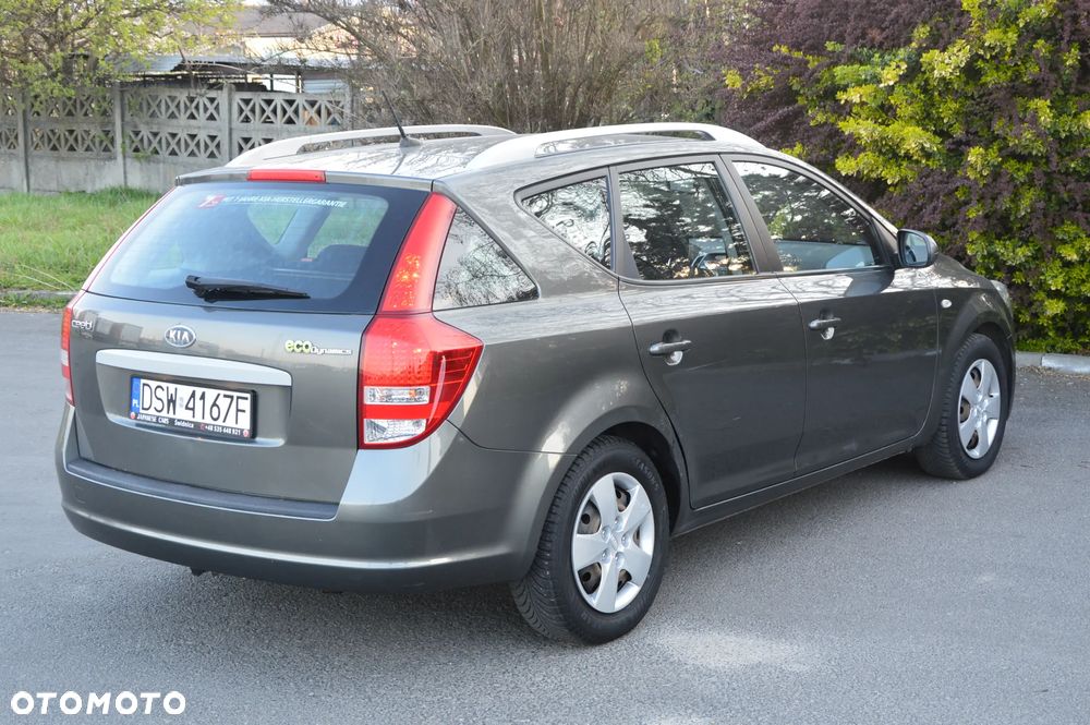 Kia Ceed 1.4 CVVT Dream-Team Edition - 12