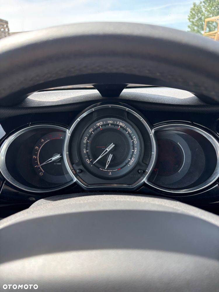 Citroën DS3 1.6 HDi SoChic - 30