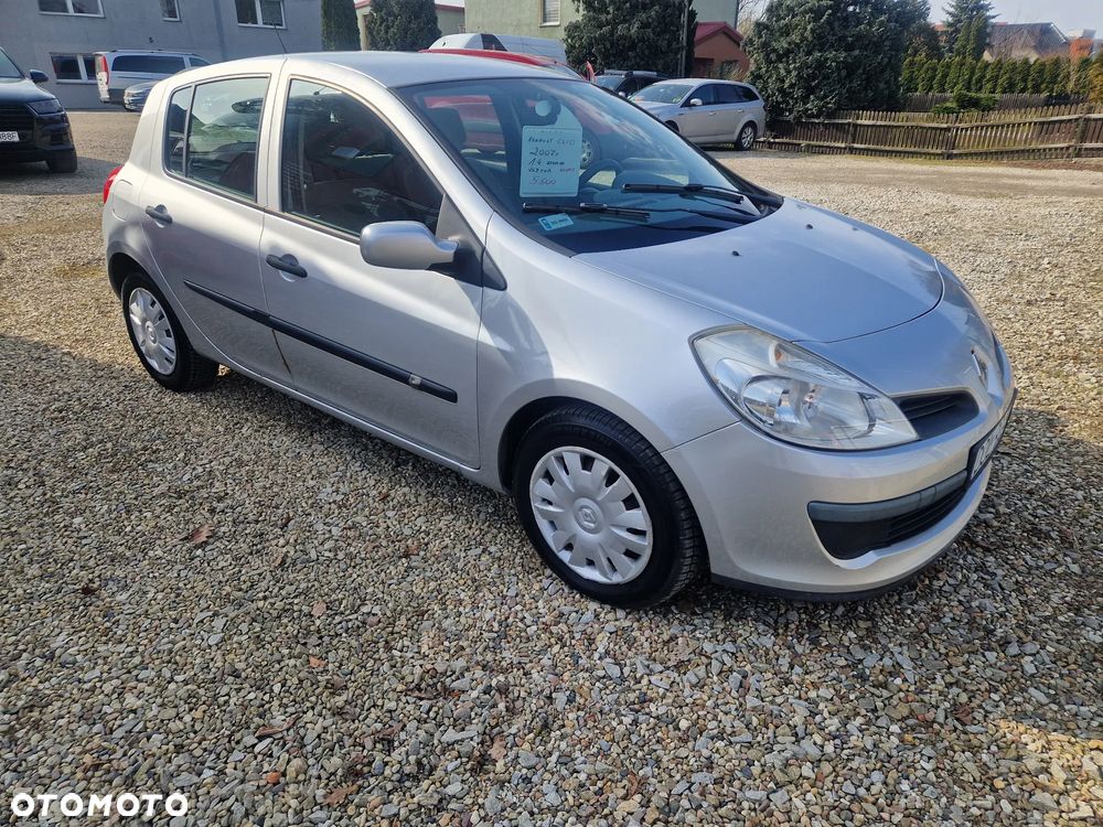 Renault Clio 1.4 16V Emotion - 1