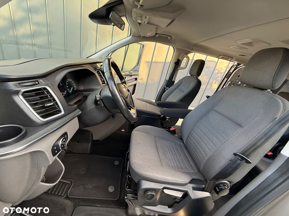 Ford Tourneo Custom - 22