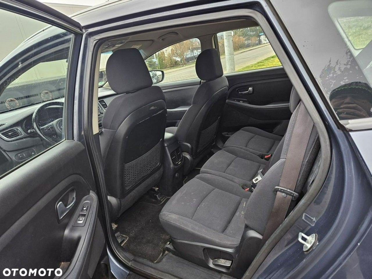 Kia Carens - 10