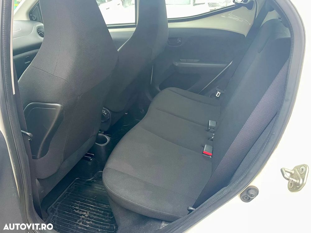 Toyota Aygo 1.0 X - play - 12