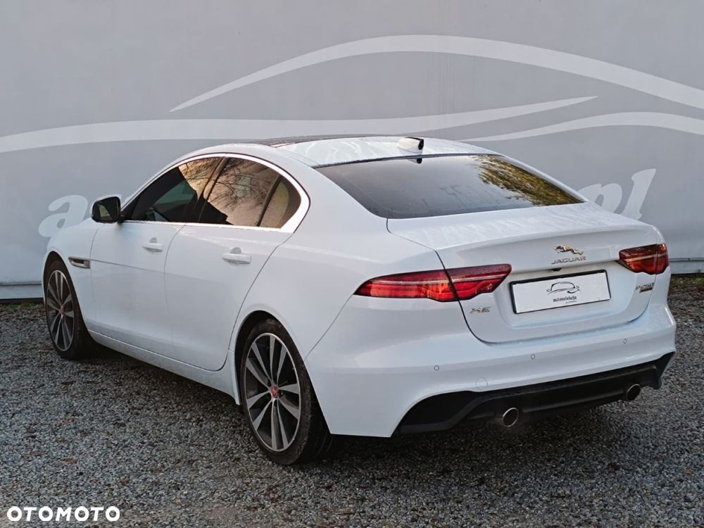 Jaguar XE - 16