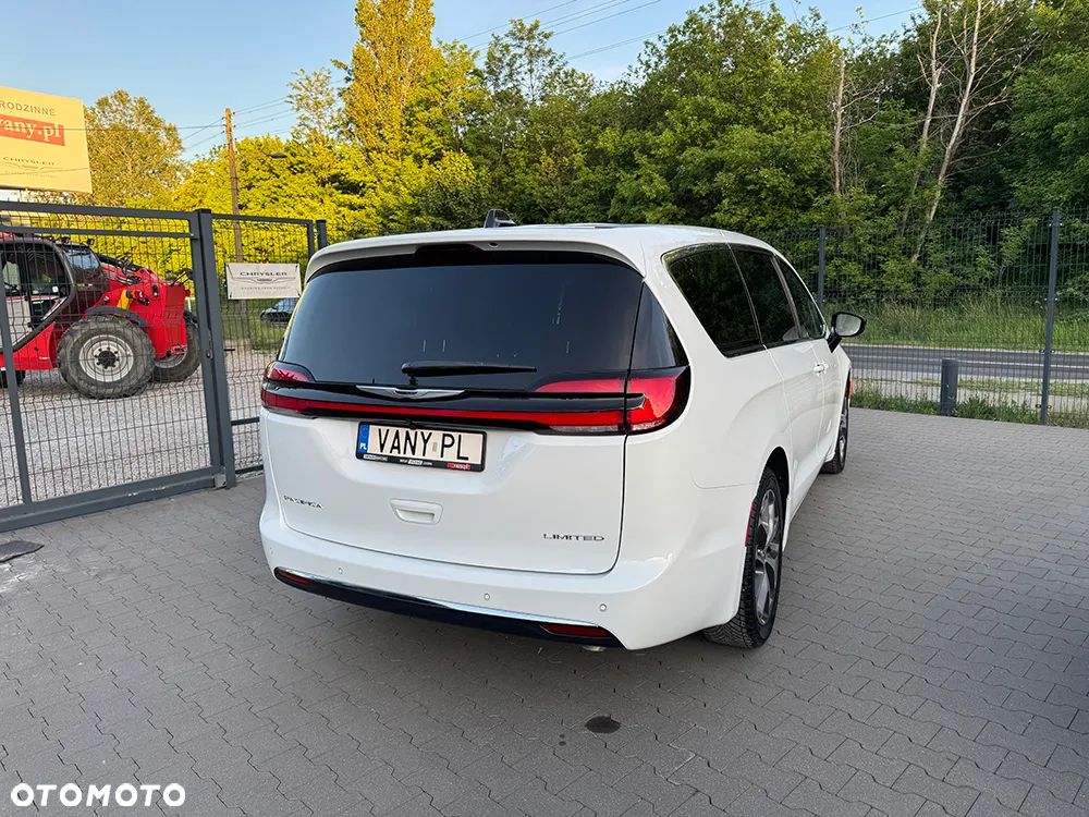 Chrysler Pacifica - 4