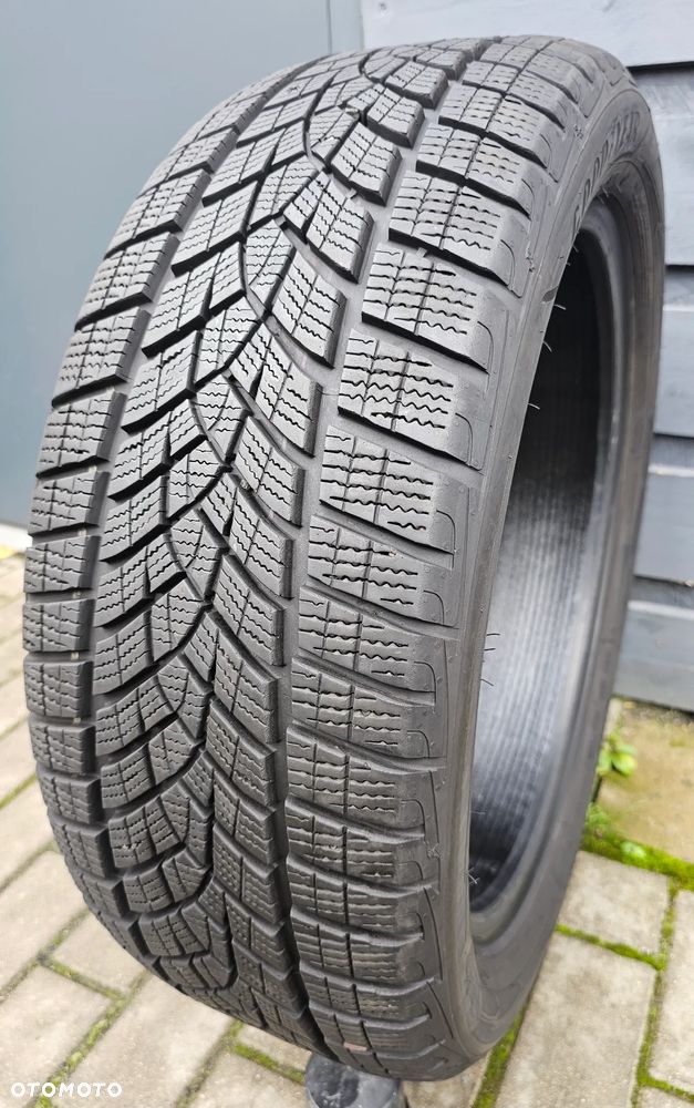 Goodyear Ultra Grip Performance + 215/50R19 93 T