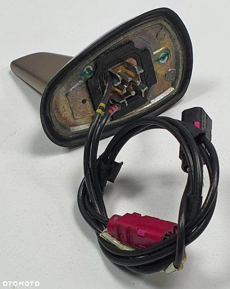 ANTENA DACHOWA GPS PŁETWA 798 MERCEDES W207 2218205675 - 3