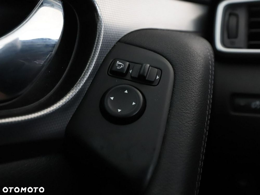 Nissan Qashqai 1.6 DCi N-Connecta Xtronic - 32