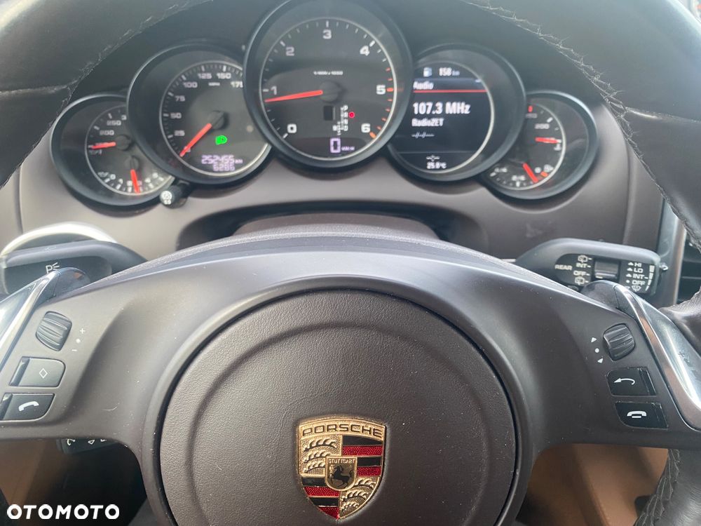Porsche Cayenne - 16