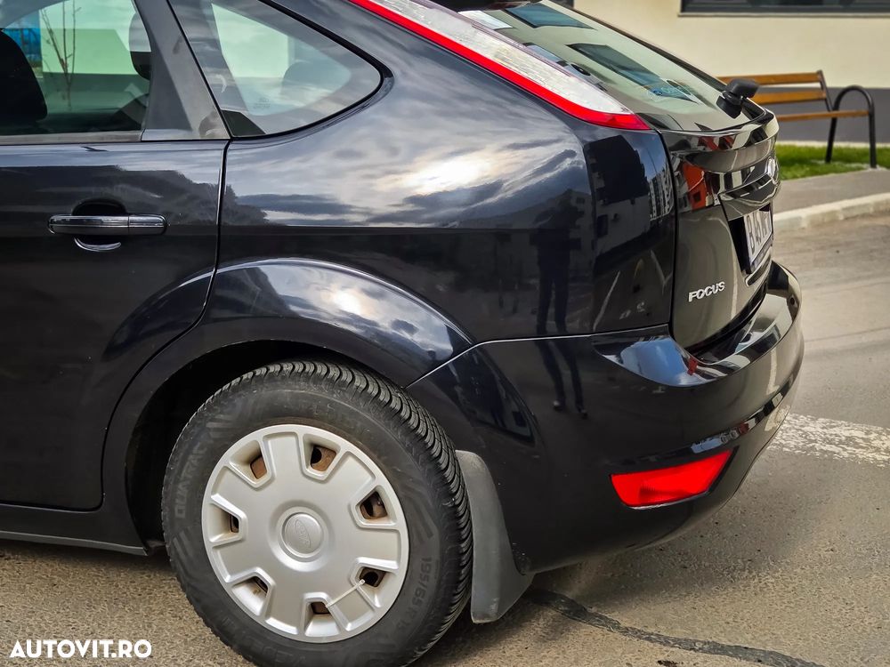 Ford Focus 1.4i Ambiente - 8