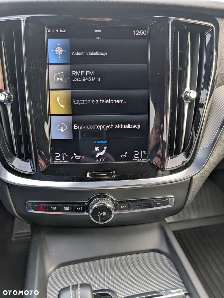 Volvo V60 B4 B R-Design - 33