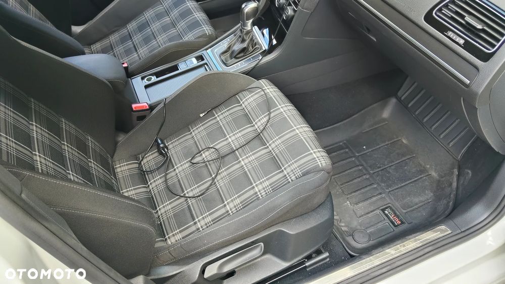 Volkswagen Golf - 9