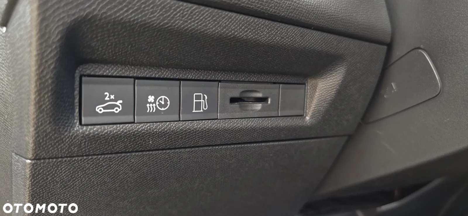 Peugeot 408 1.6 Plug-In Hybrid 225 GT EAT8 - 16