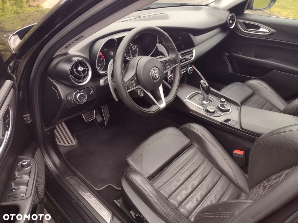Alfa Romeo Giulia 2.0 Turbo 16V AT8-Q4 Veloce - 9