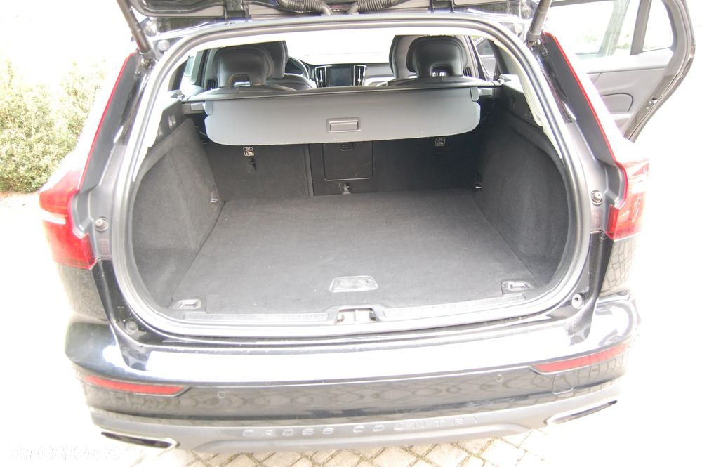 Volvo V60 Cross Country D4 AWD Geartronic Pro - 23