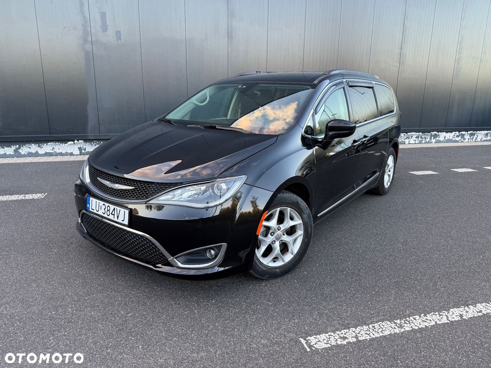 Chrysler Pacifica - 1