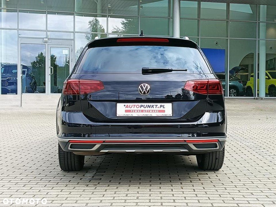 Volkswagen Passat - 4
