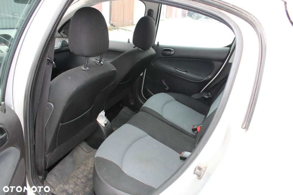 Peugeot 206 - 8