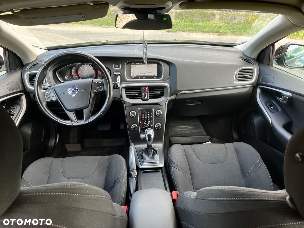 Volvo V40 Cross Country - 18